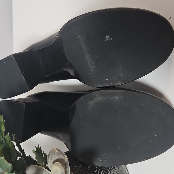 Ateliers Classic Black Women's Loafers - Picture 9 of 9